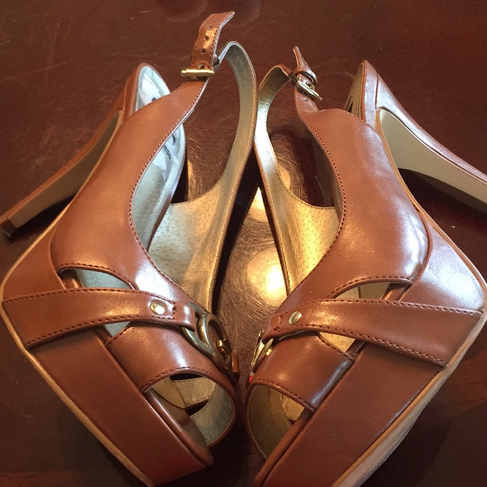 Guess sling back Heels